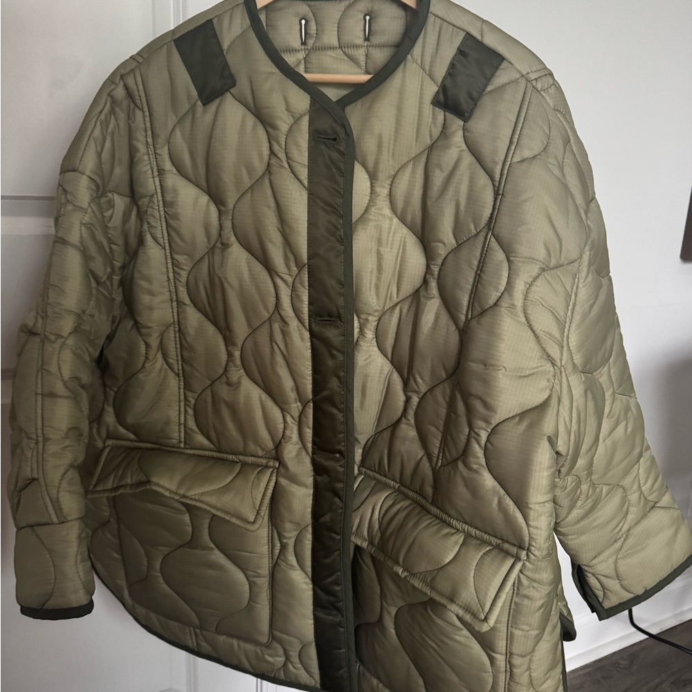 The Frankie Shop Olive Quilted Puffer Jacket - Picture 6 of 9